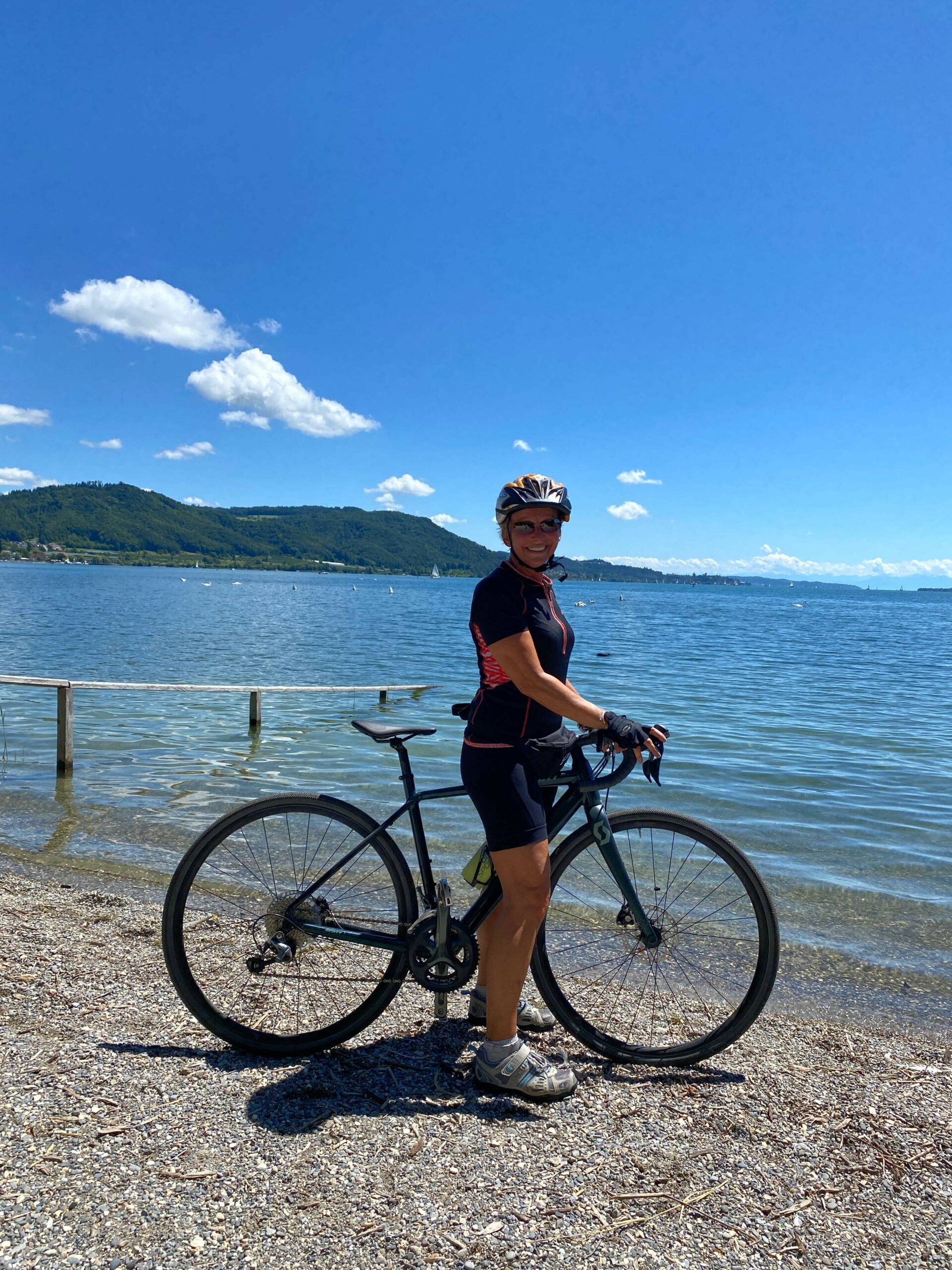 Juliette Mittas auf dem Fahrrad am Bodensee Juliette Mittas auf dem Fahrrad am Bodensee